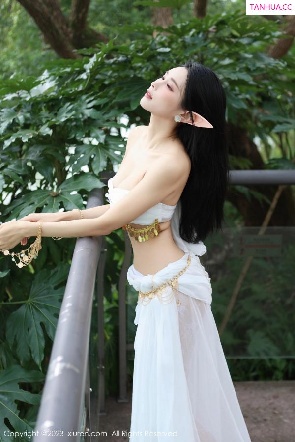 草莓  [XiuRen]高清写真图 2023.11.02 No.7598 草莓mm 美腿户外第3张图片